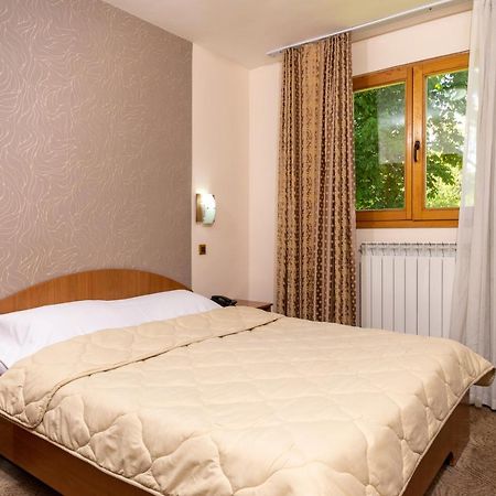 Hotel Kanet Скопие Екстериор снимка