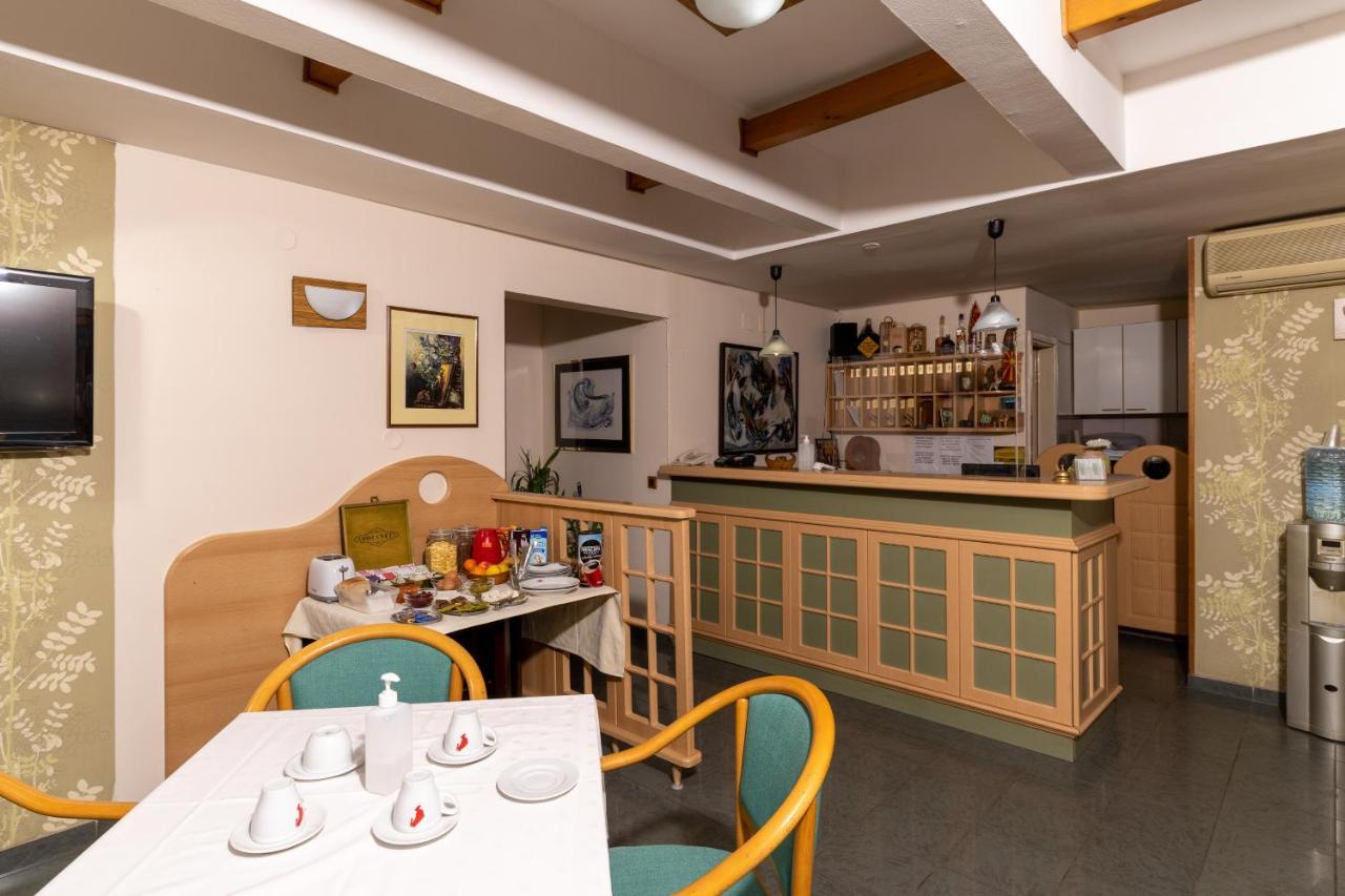 Hotel Kanet Скопие Екстериор снимка