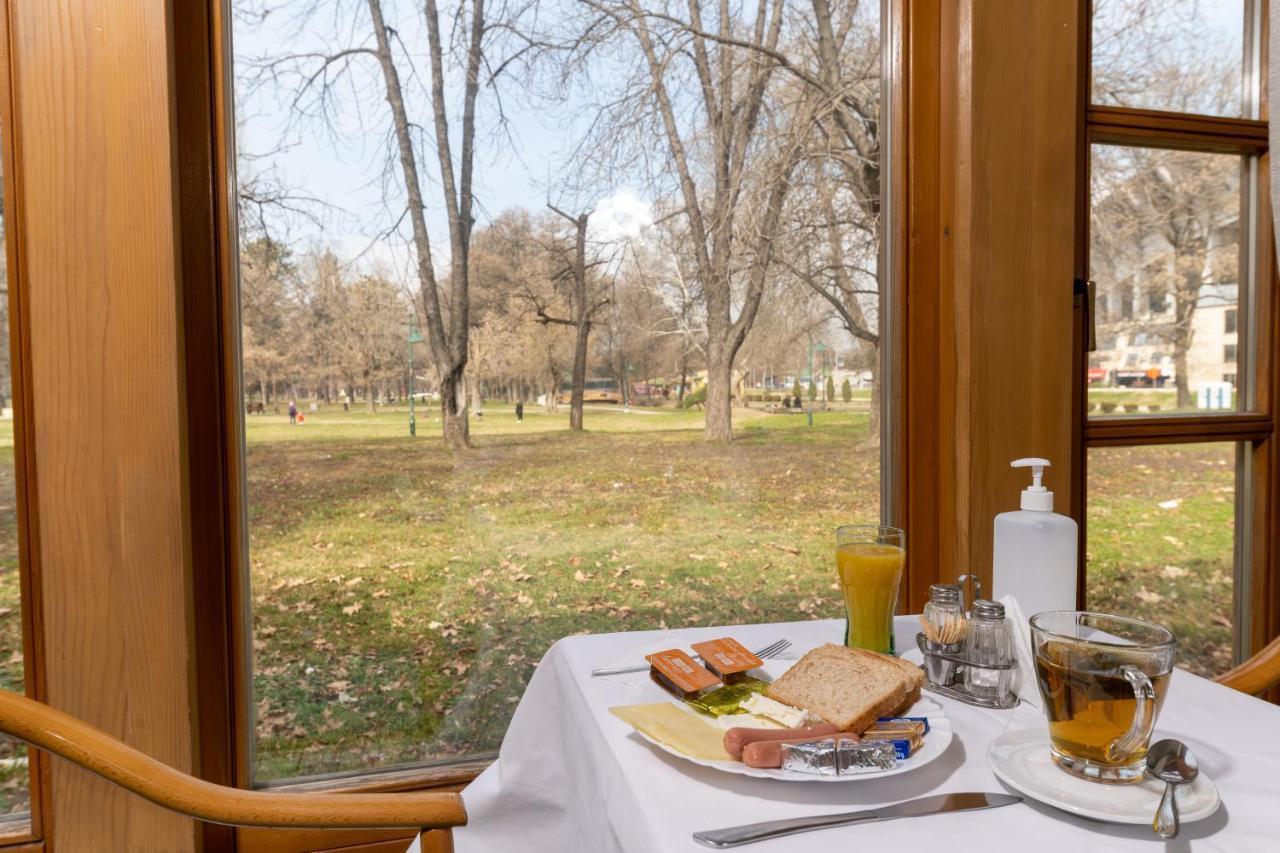 Hotel Kanet Скопие Екстериор снимка