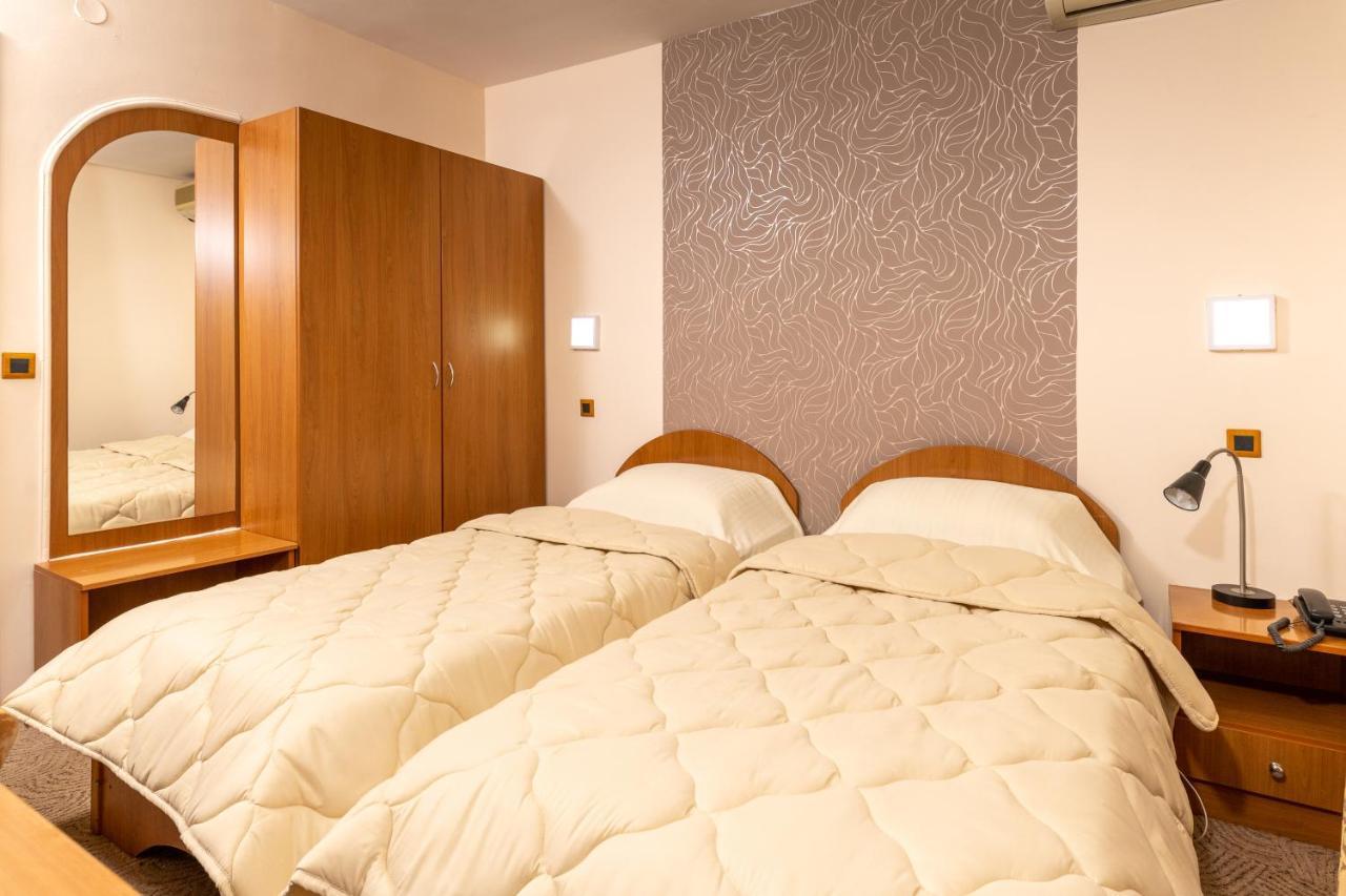 Hotel Kanet Скопие Екстериор снимка