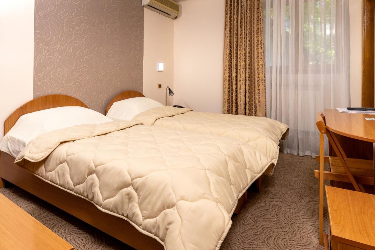Hotel Kanet Скопие Екстериор снимка