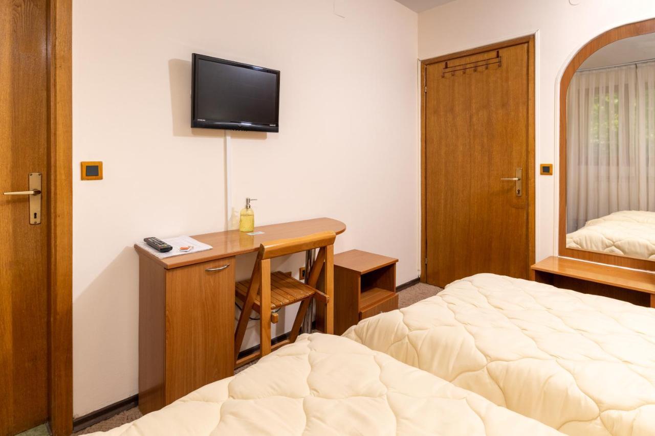 Hotel Kanet Скопие Екстериор снимка