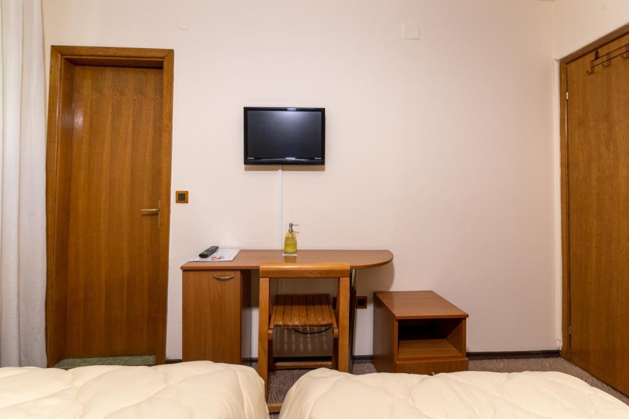 Hotel Kanet Скопие Екстериор снимка