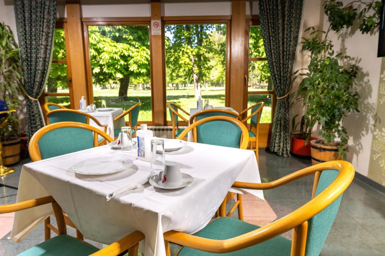 Hotel Kanet Скопие Екстериор снимка