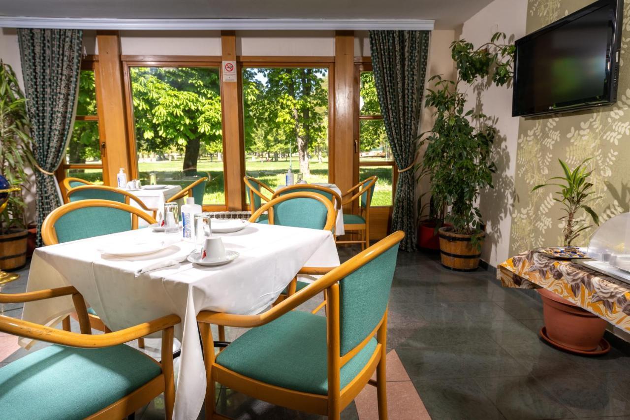 Hotel Kanet Скопие Екстериор снимка
