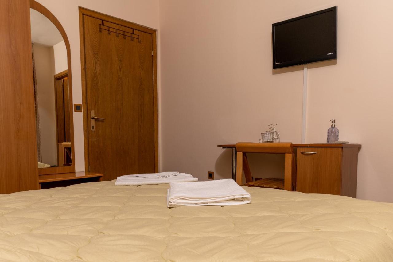 Hotel Kanet Скопие Екстериор снимка