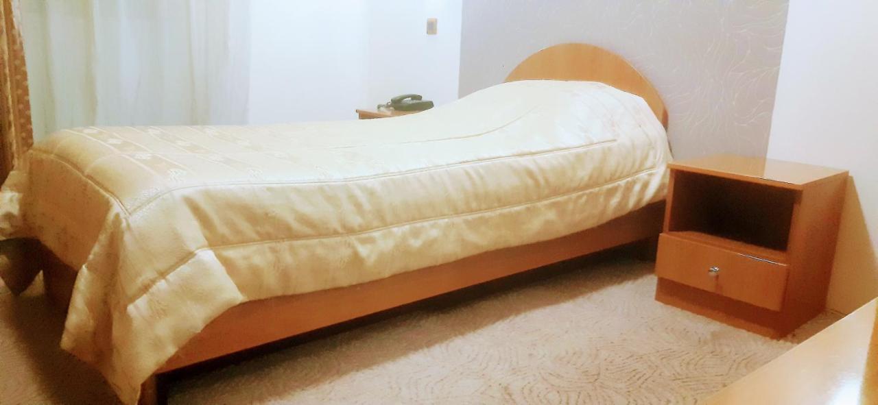 Hotel Kanet Скопие Екстериор снимка