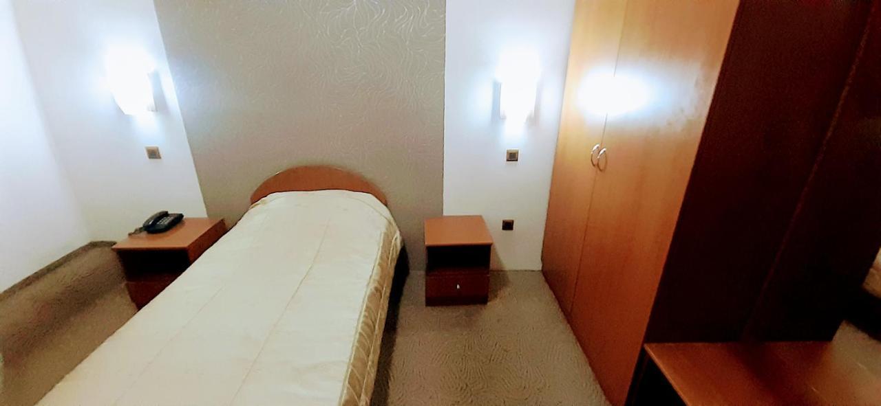 Hotel Kanet Скопие Екстериор снимка
