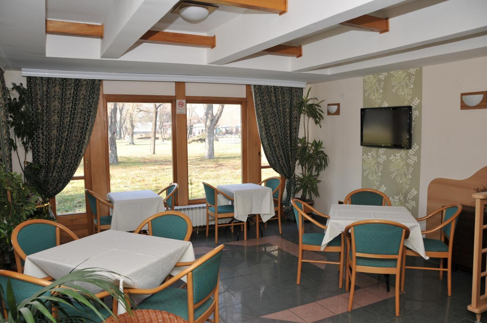 Hotel Kanet Скопие Екстериор снимка
