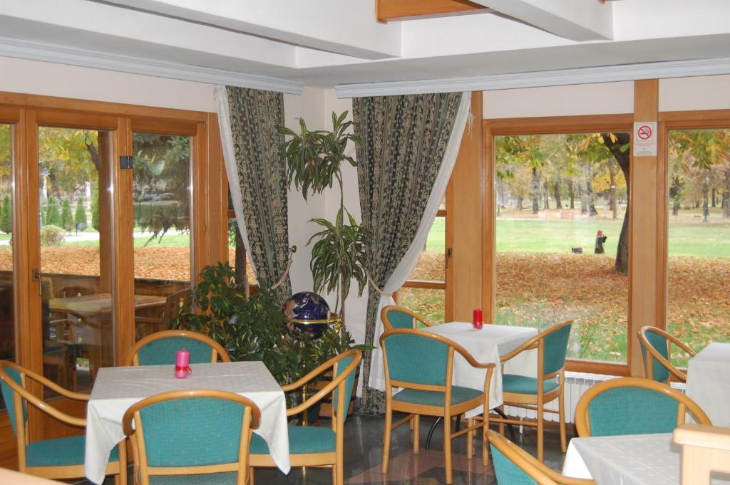 Hotel Kanet Скопие Екстериор снимка