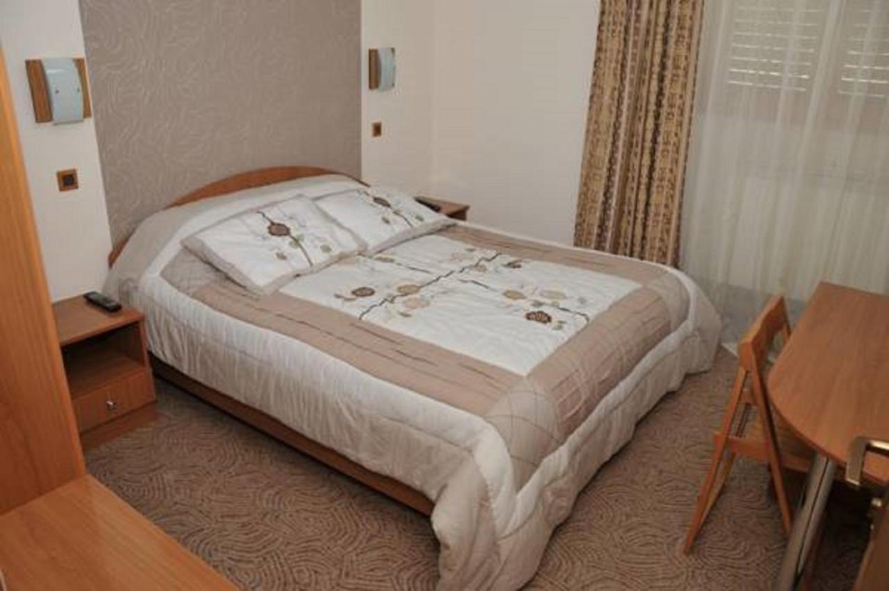 Hotel Kanet Скопие Екстериор снимка